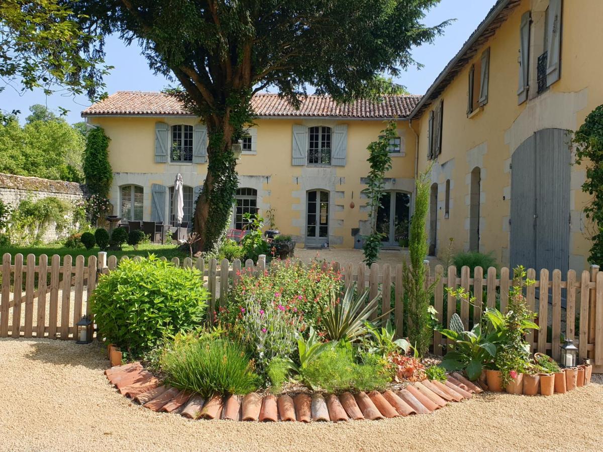 Domaine De Bourgville Monts-sur-Guesnes Exterior photo