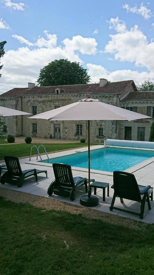 Domaine De Bourgville Monts-sur-Guesnes Exterior photo